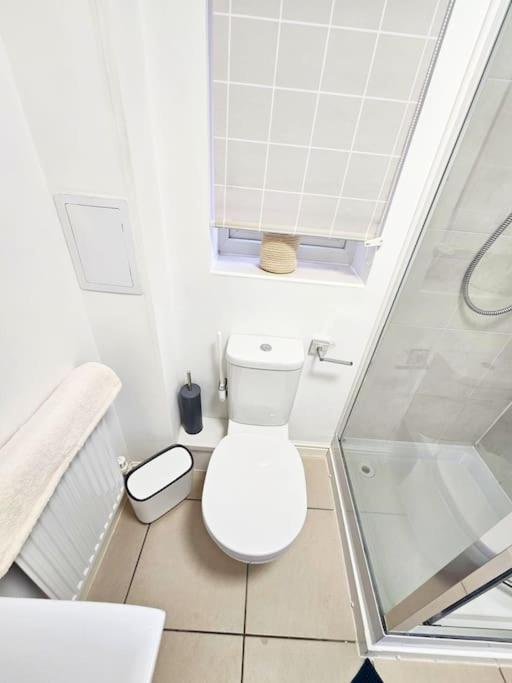 Spacious Modern 4bd House Apartment *