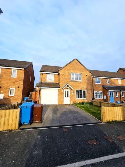 Spacious Modern 4bd House * Kingston upon Hull