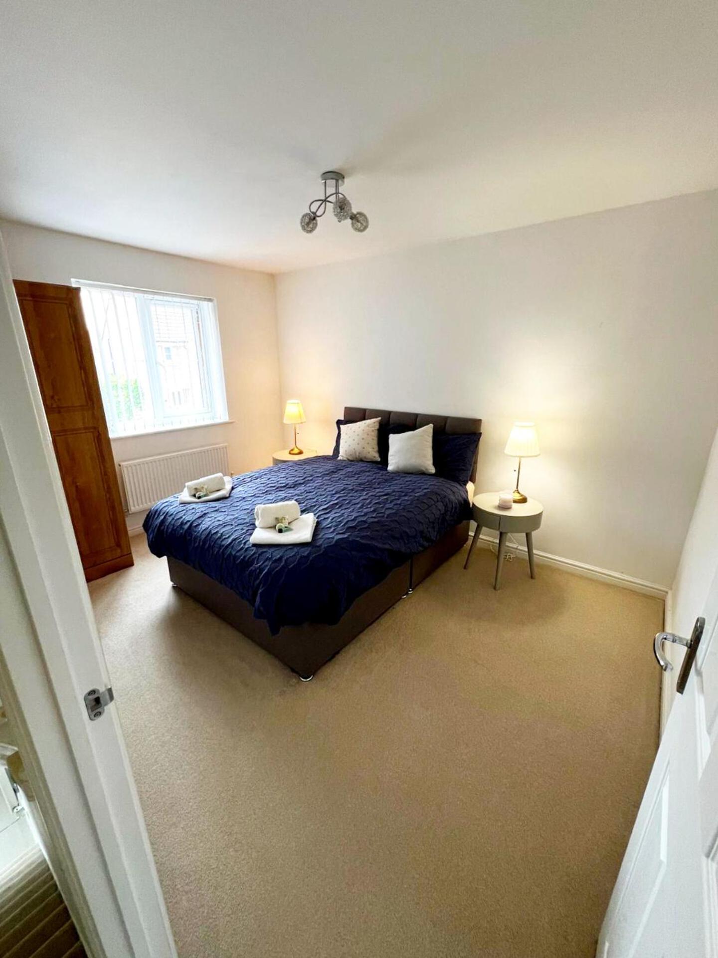 Spacious Modern 4bd House Apartment