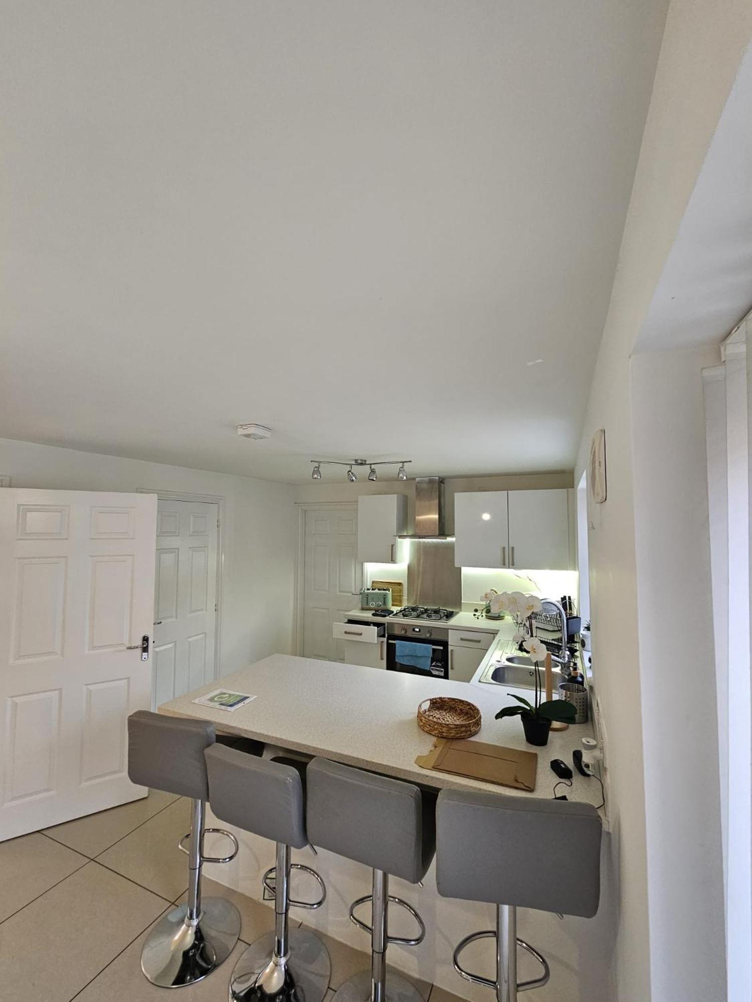 Spacious Modern 4bd House Apartment