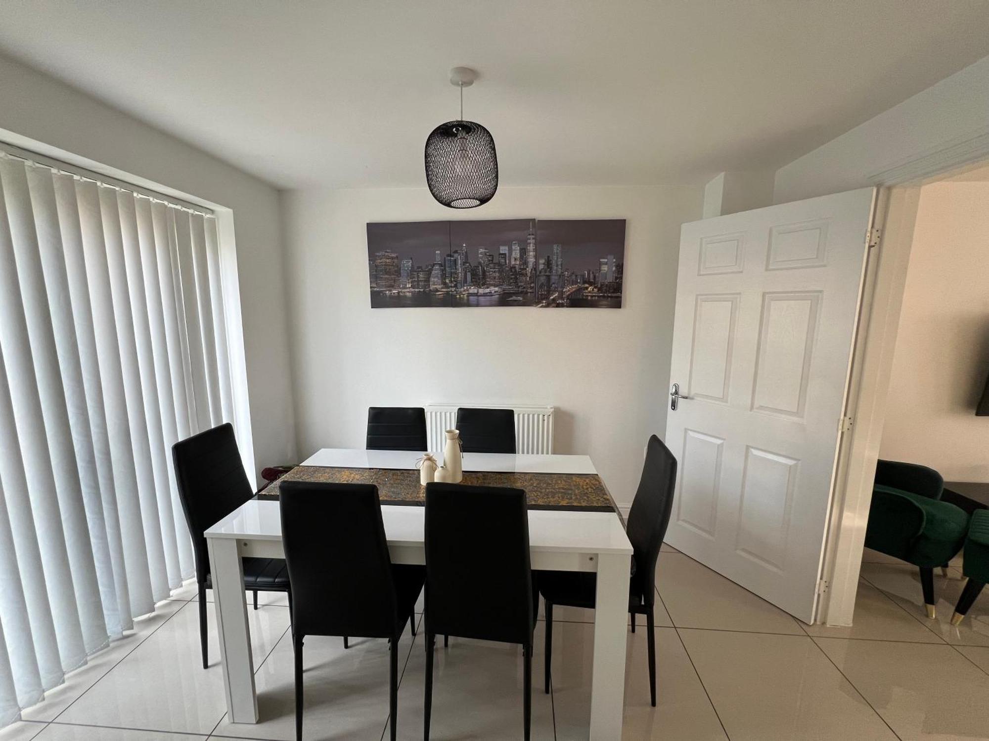 Spacious Modern 4bd House * Kingston upon Hull