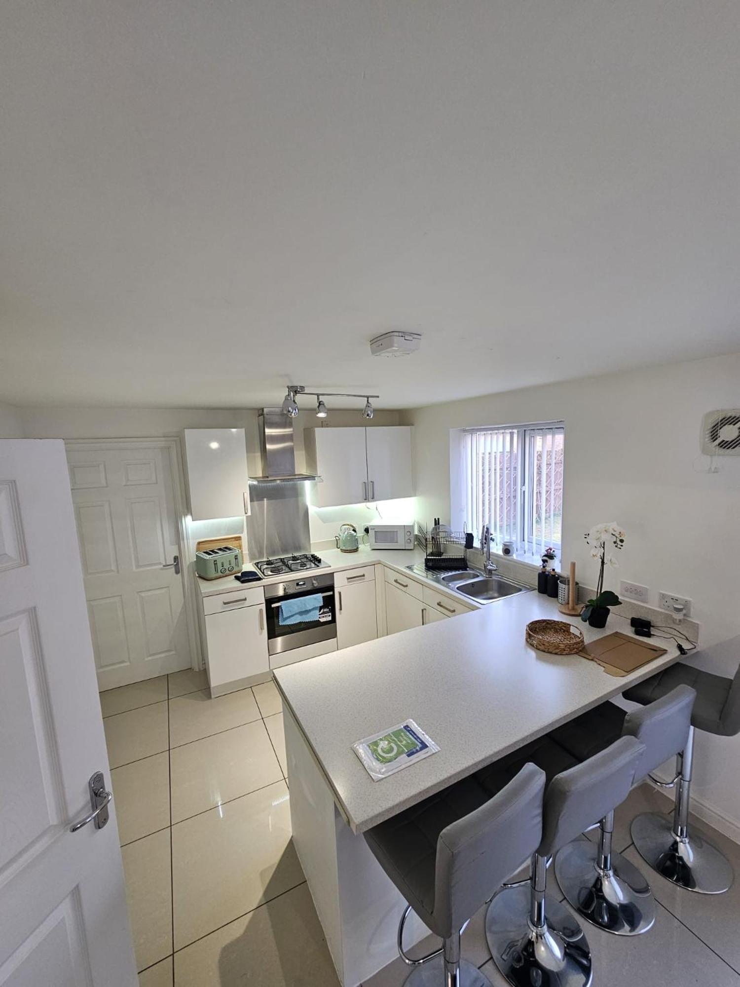 Spacious Modern 4bd House