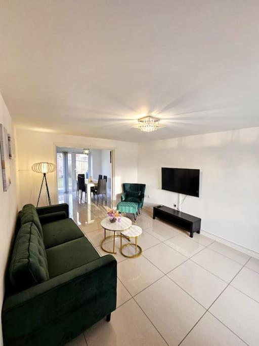 Spacious Modern 4bd House Apartamento