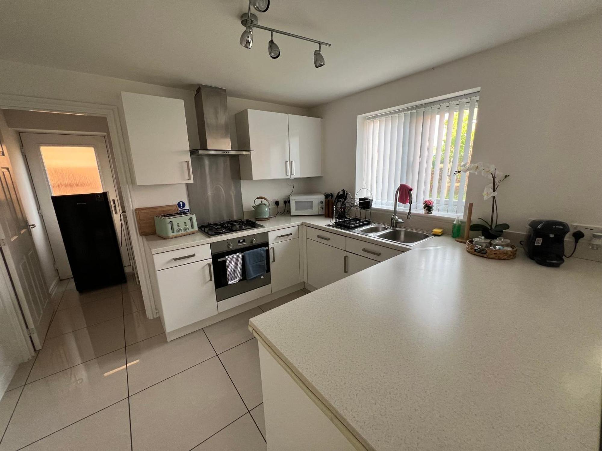 Spacious Modern 4bd House